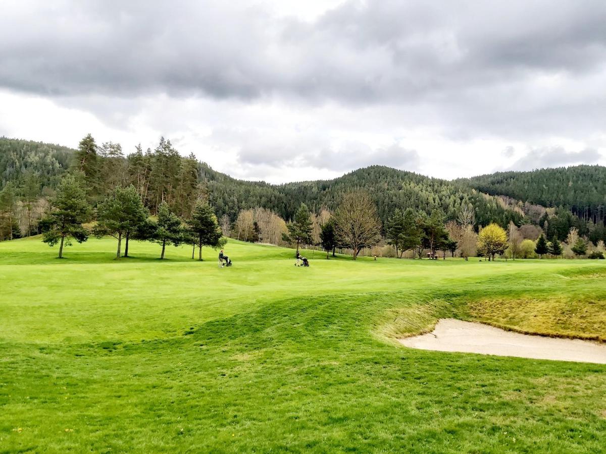 Pension U Golfu Cihelny Κάρλοβι Βάρι Εξωτερικό φωτογραφία